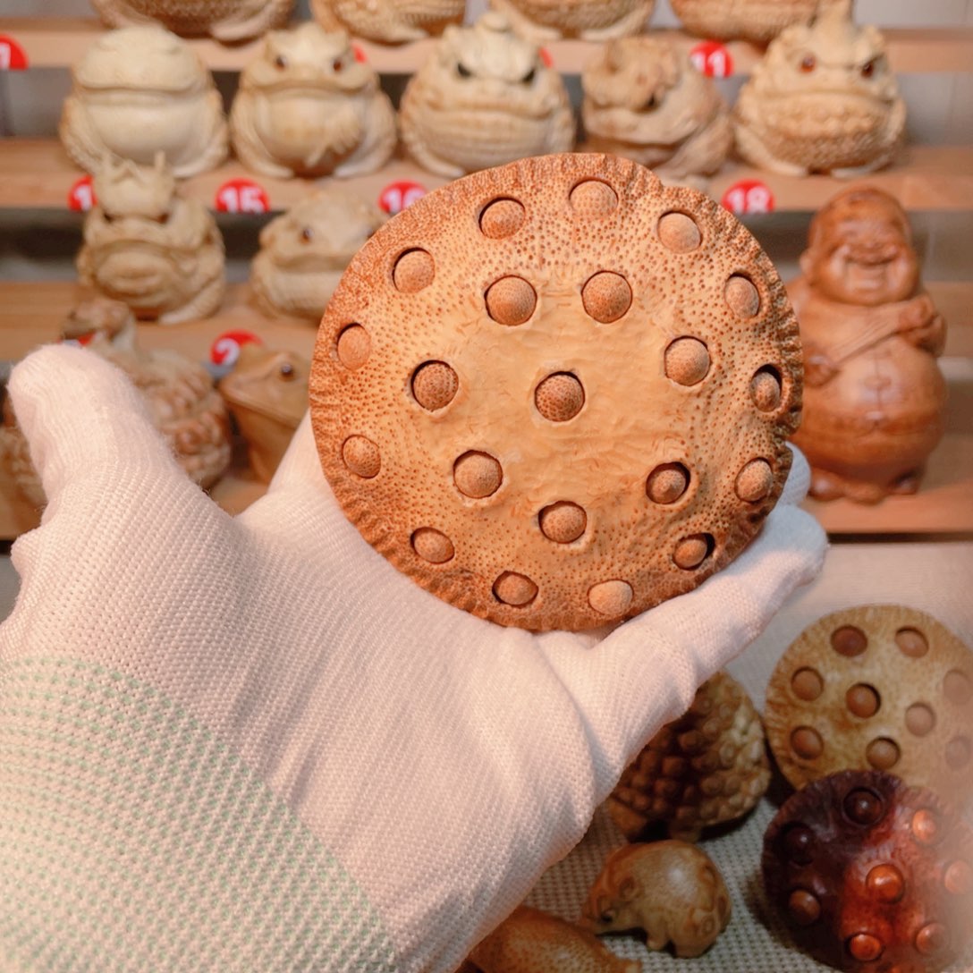 竹根雕大莲蓬手把件