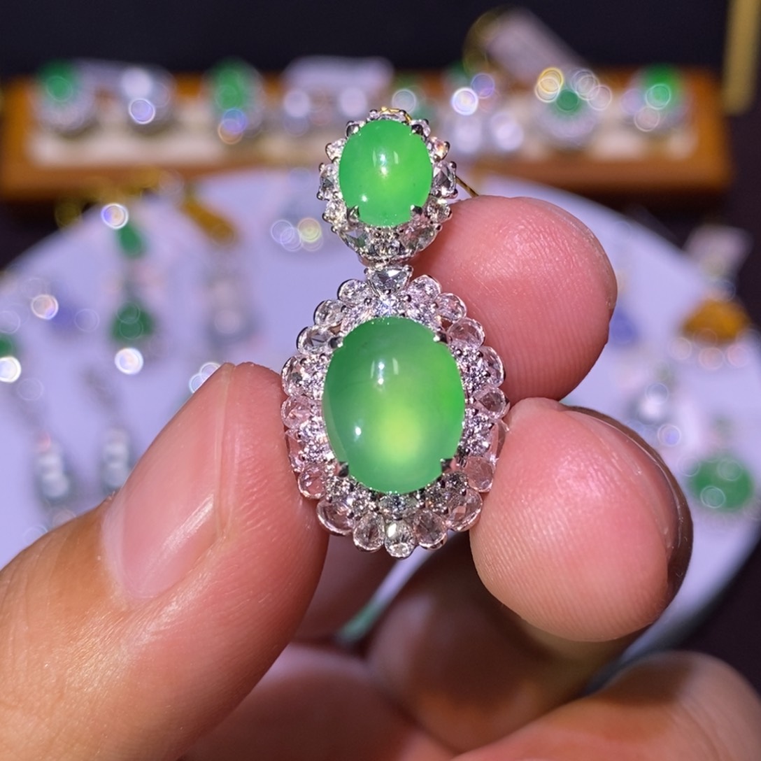 【闪购商品】颈饰18K金镶嵌翡翠