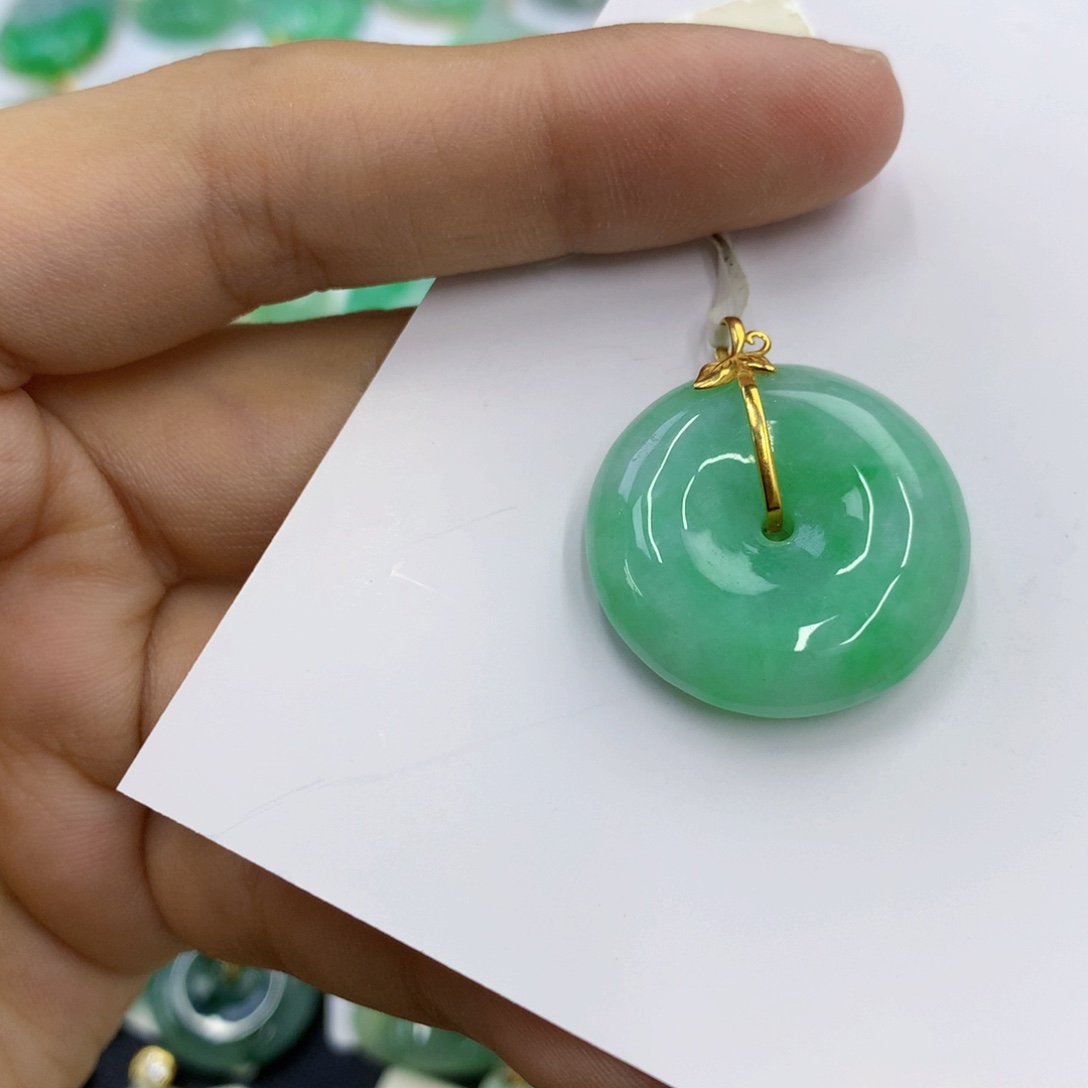 翡翠18K金镶嵌颈饰翡翠