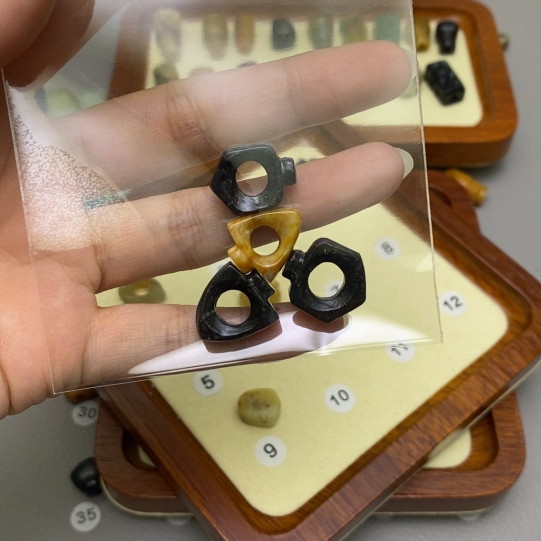 遇***都蛇纹石玉未镶嵌配饰