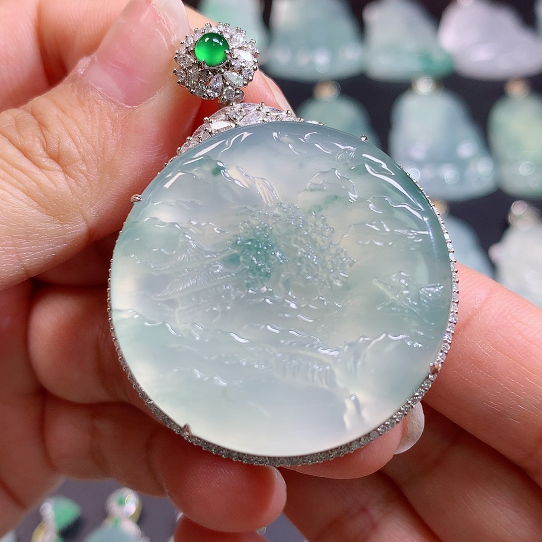 佛***菜翡翠18K金镶嵌颈饰