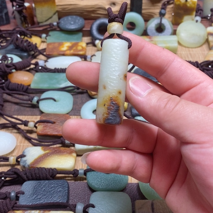 蛇纹石玉挂件未镶嵌