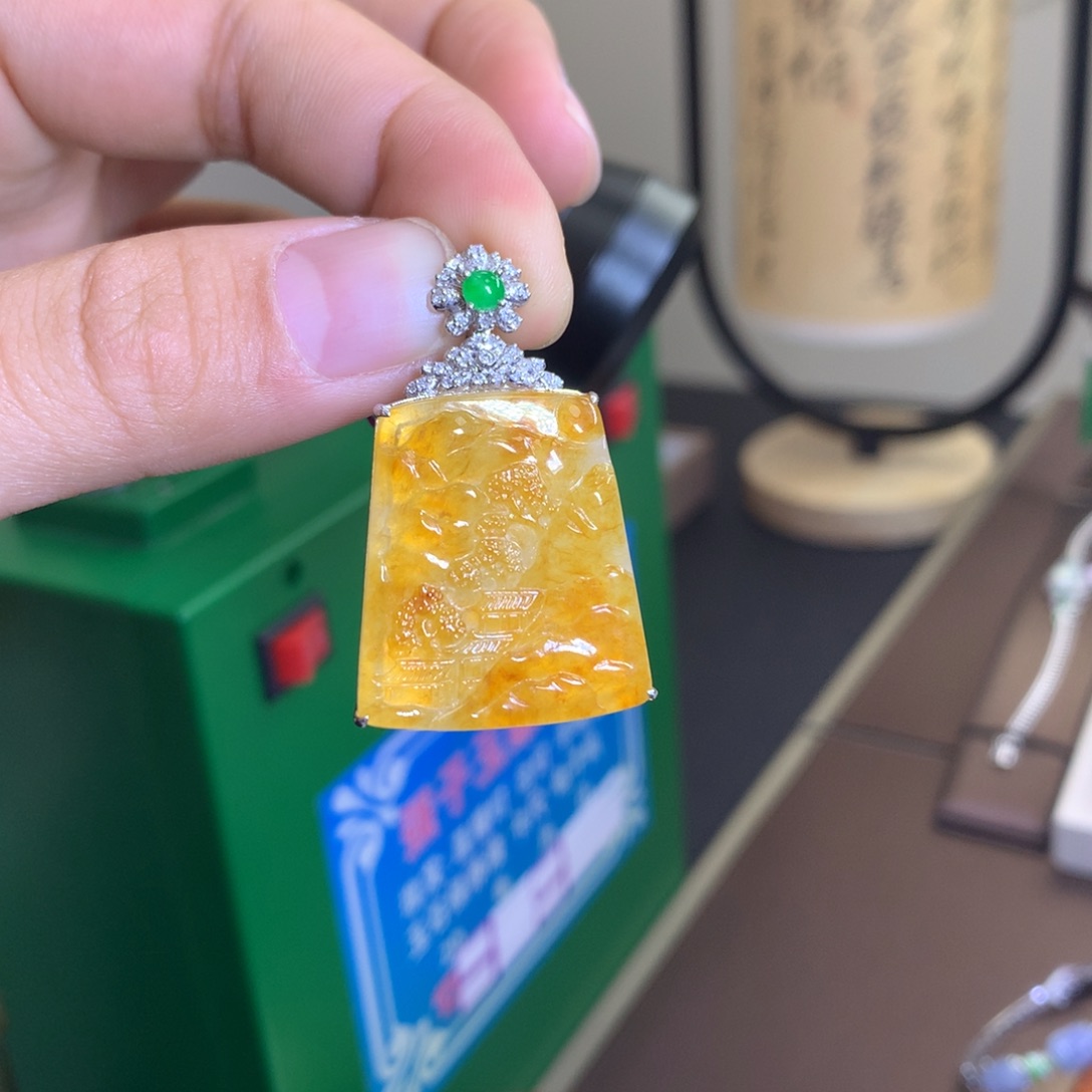 翡翠颈饰18K金镶嵌翡翠