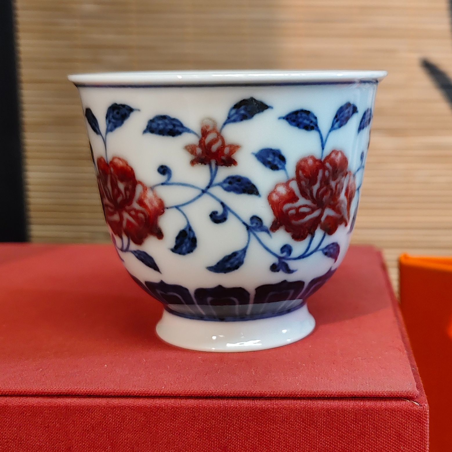 【栗子严选】古官青花釉里红茶花小高足杯 ggqy617