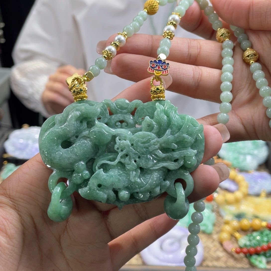 翡翠颈饰未镶嵌代编织