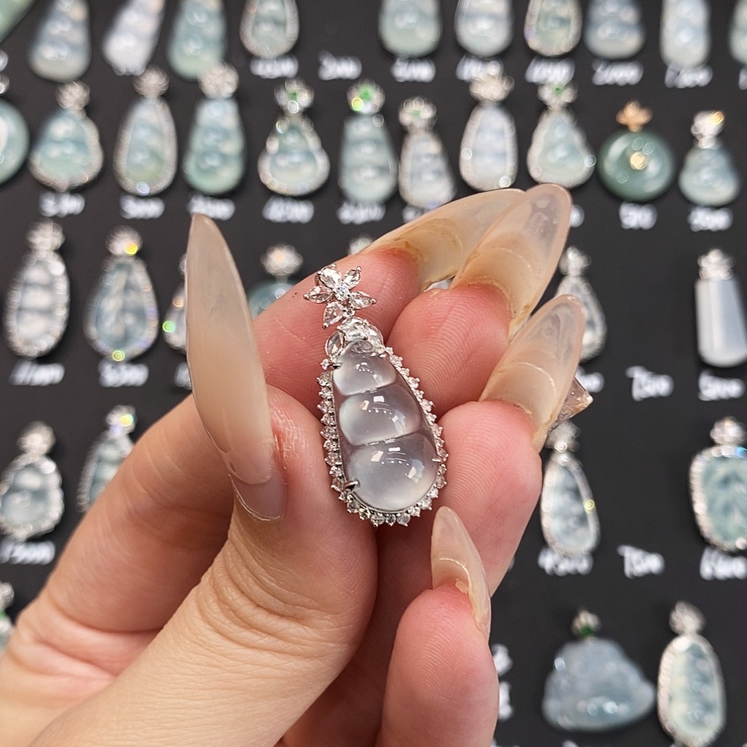 翡翠18K金镶嵌颈饰