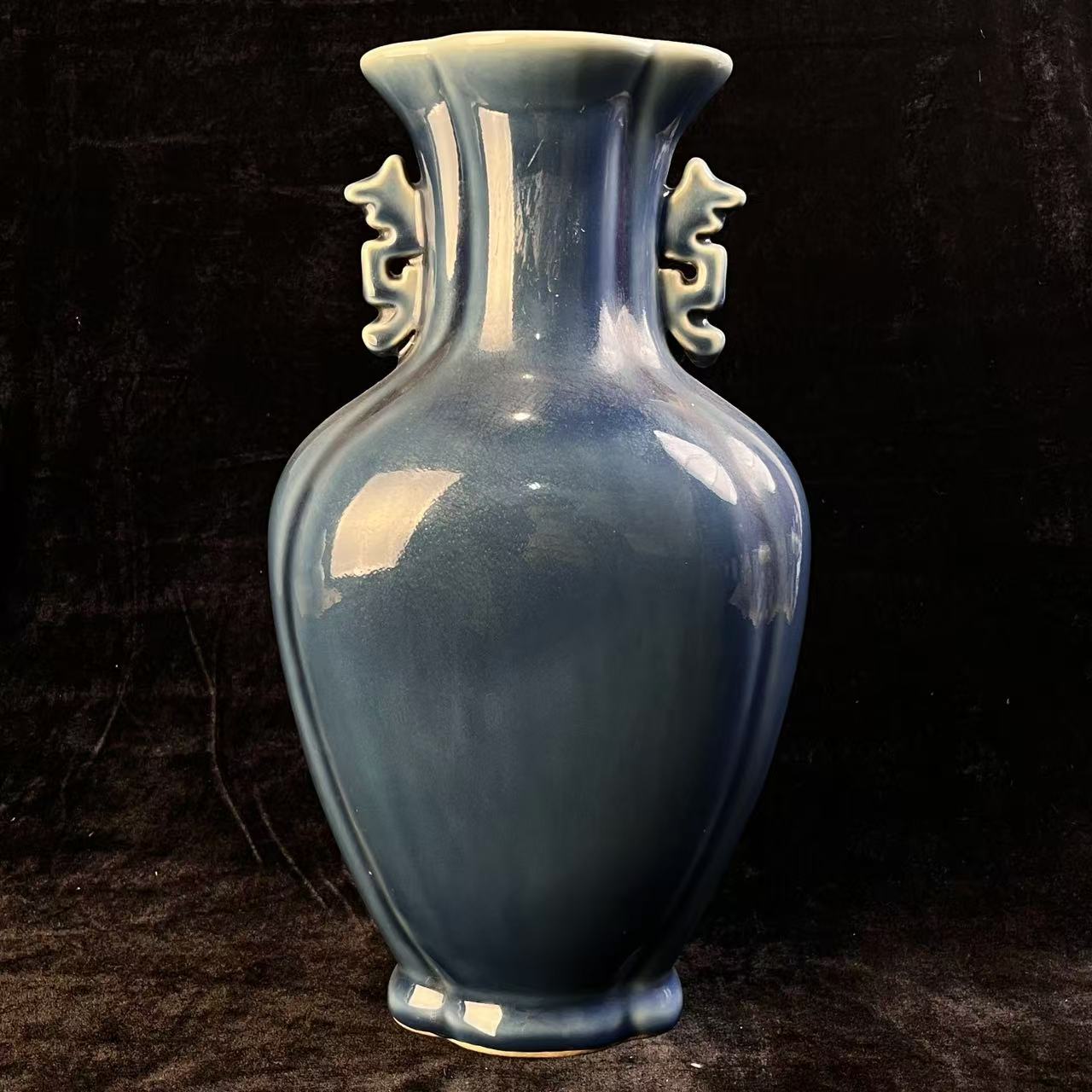 清代祭蓝釉双耳赏瓶