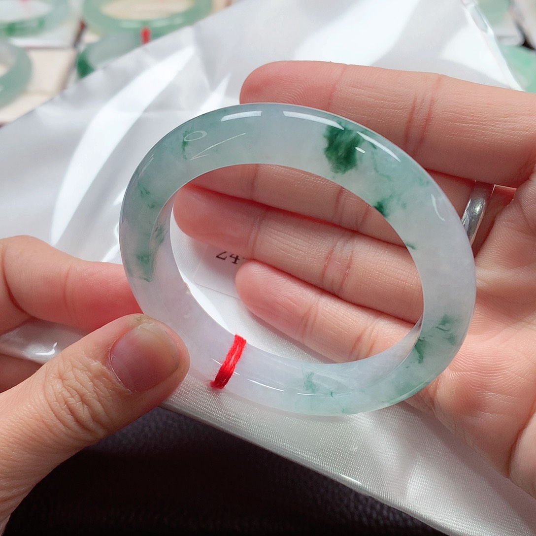 翡翠手镯未镶嵌天然A货翡翠