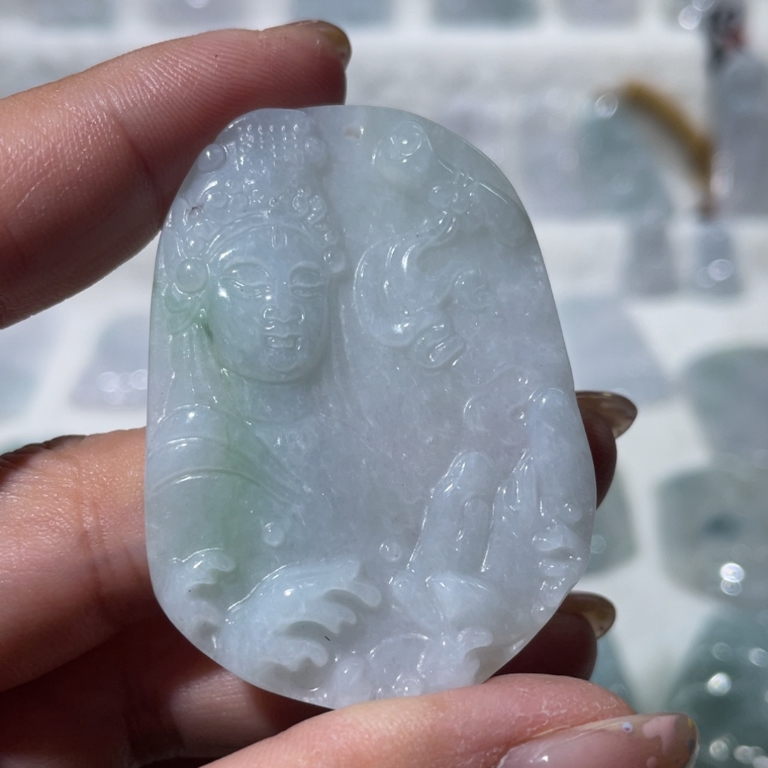 翡翠未镶嵌颈饰观音