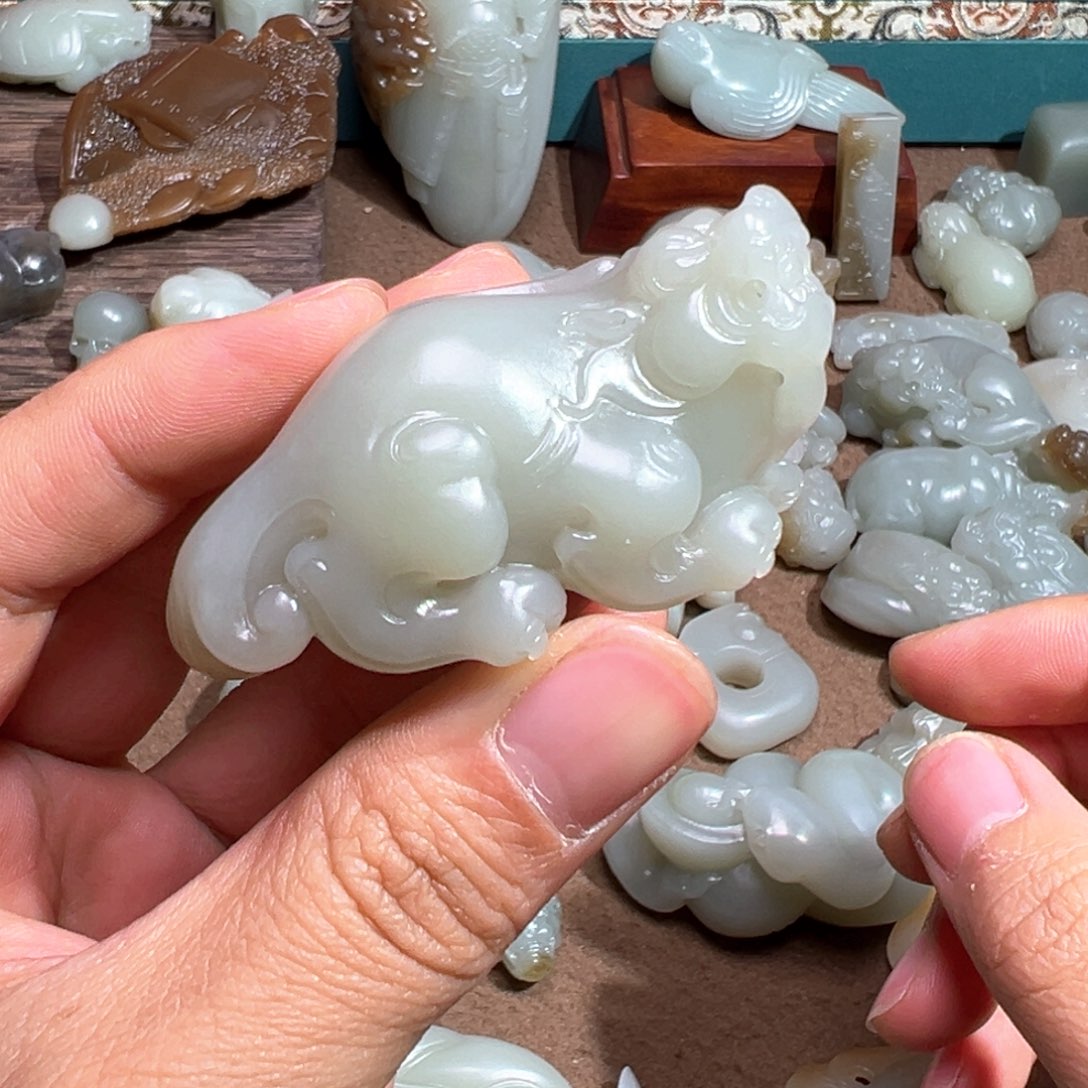 颈饰未镶嵌和田玉山**帆