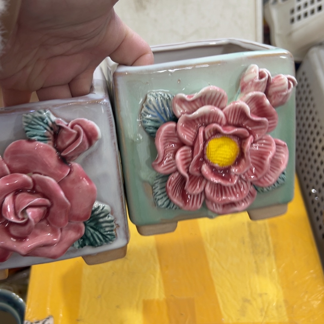 花盆拍满20元发货，退款拉黑。