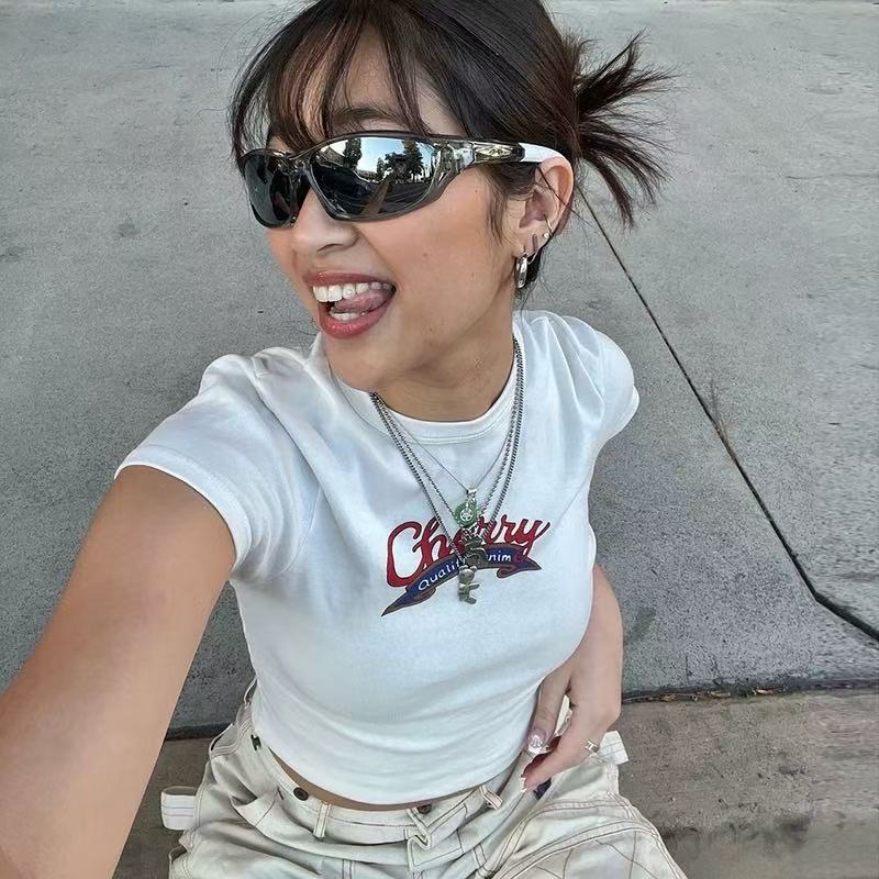 哇塞 字母辣妹短T