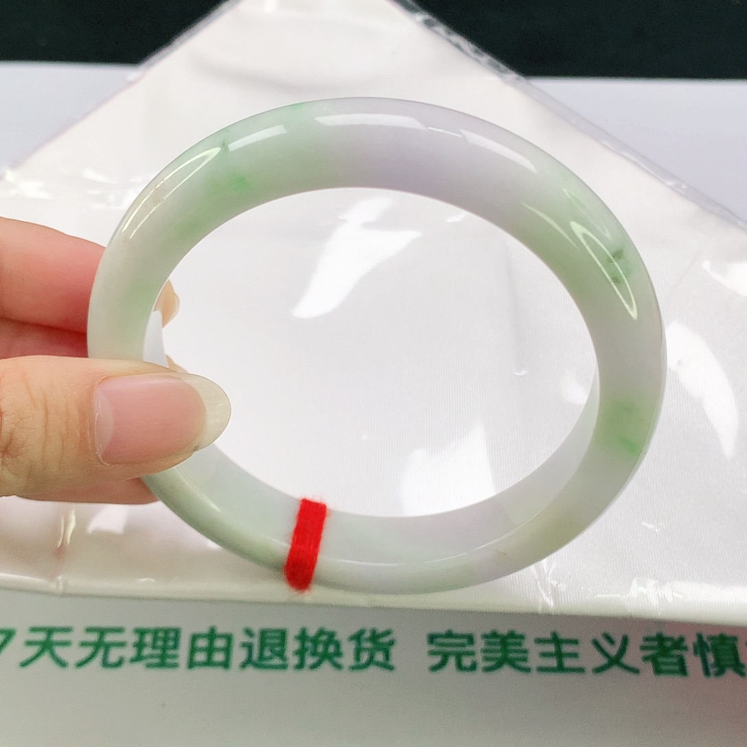 翡翠手镯未镶嵌60圈