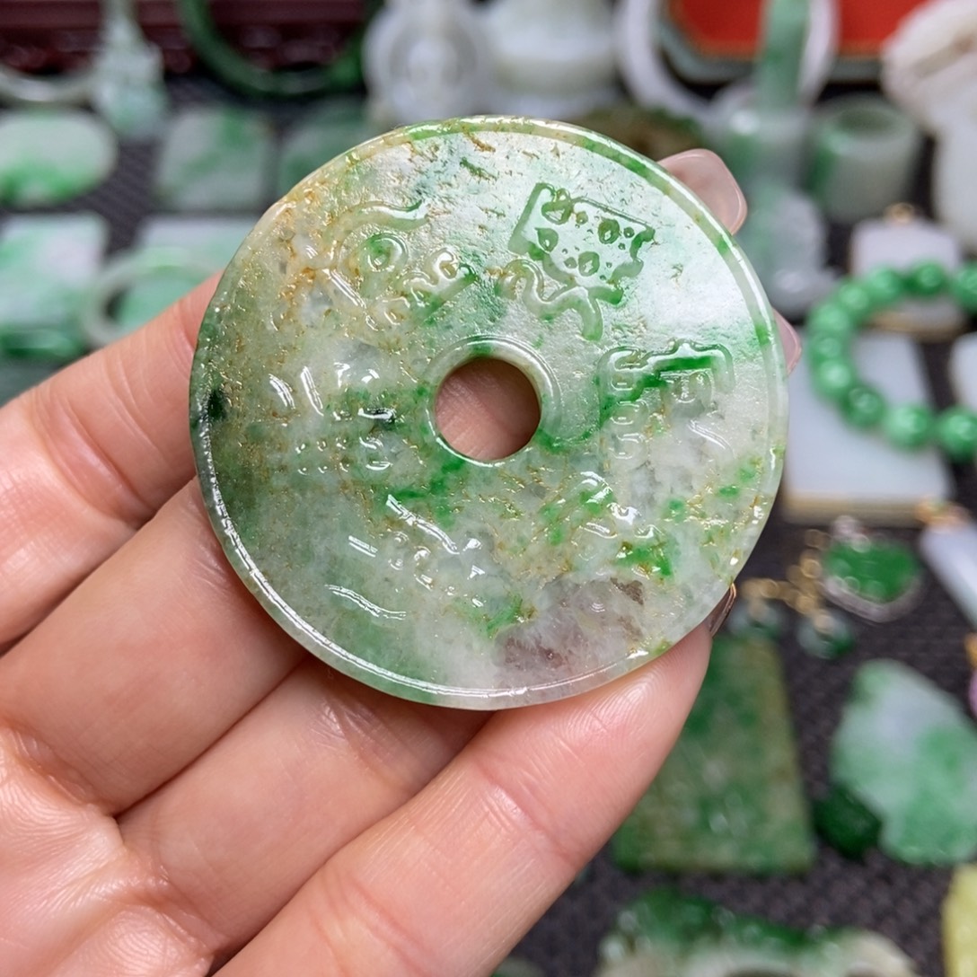 翡翠未镶嵌挂件清