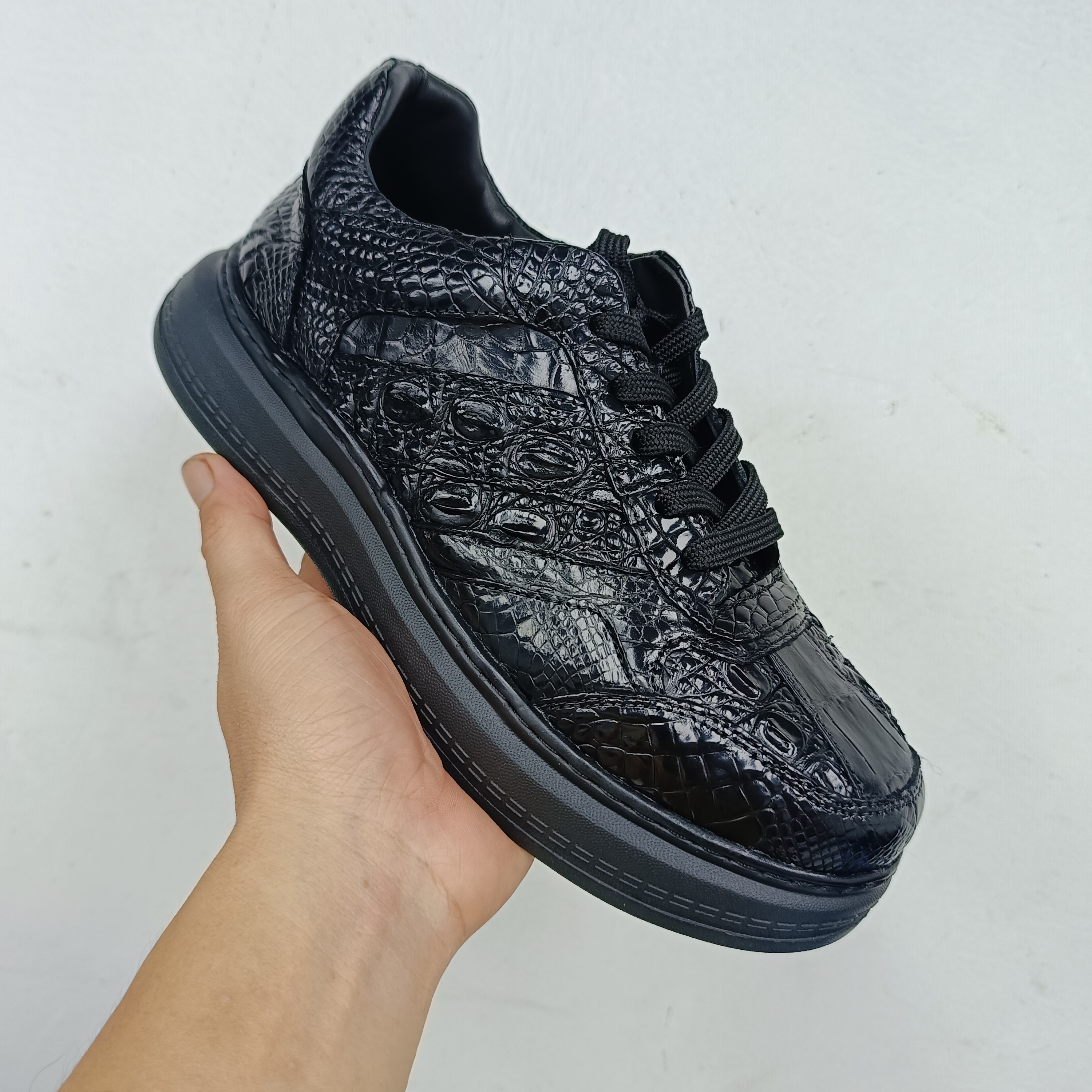 黑色鳄鱼皮板鞋透气固特异吸汗系带休闲板鞋皮鞋夏季男士百搭