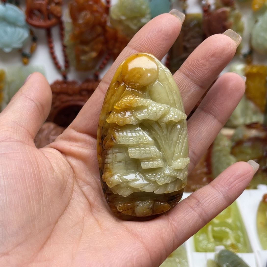 蛇纹石玉颈饰未镶嵌