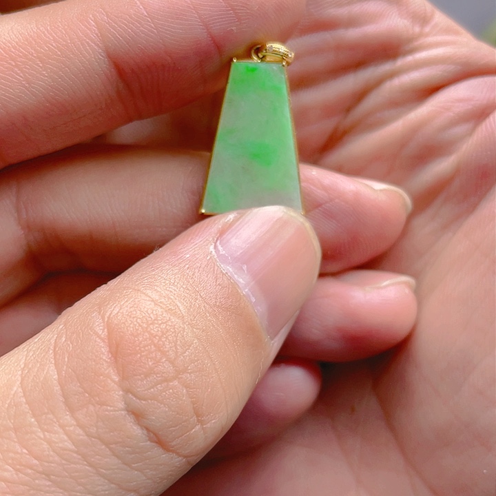 翡翠颈饰18K金镶嵌天然翡翠