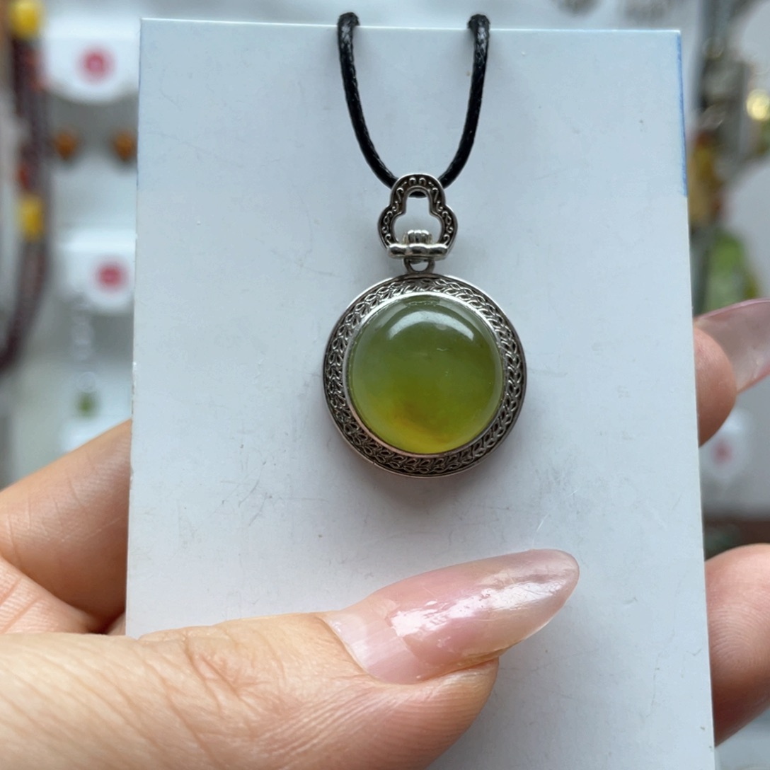 蛇纹石玉未镶嵌吊坠