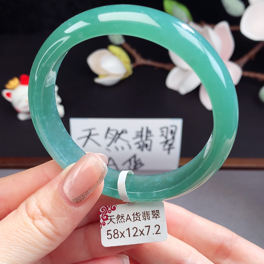 翡翠手镯（圆镯）未镶嵌