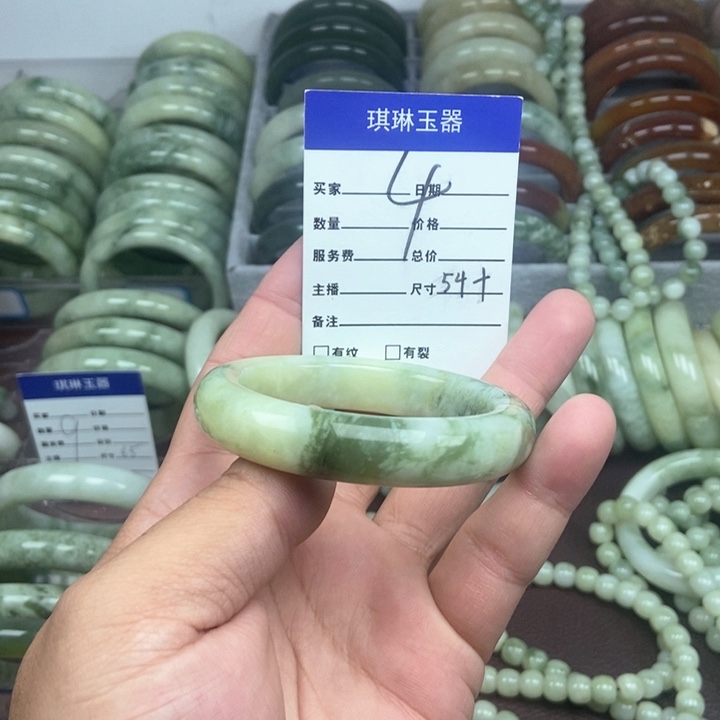 蛇纹石玉手镯未镶嵌