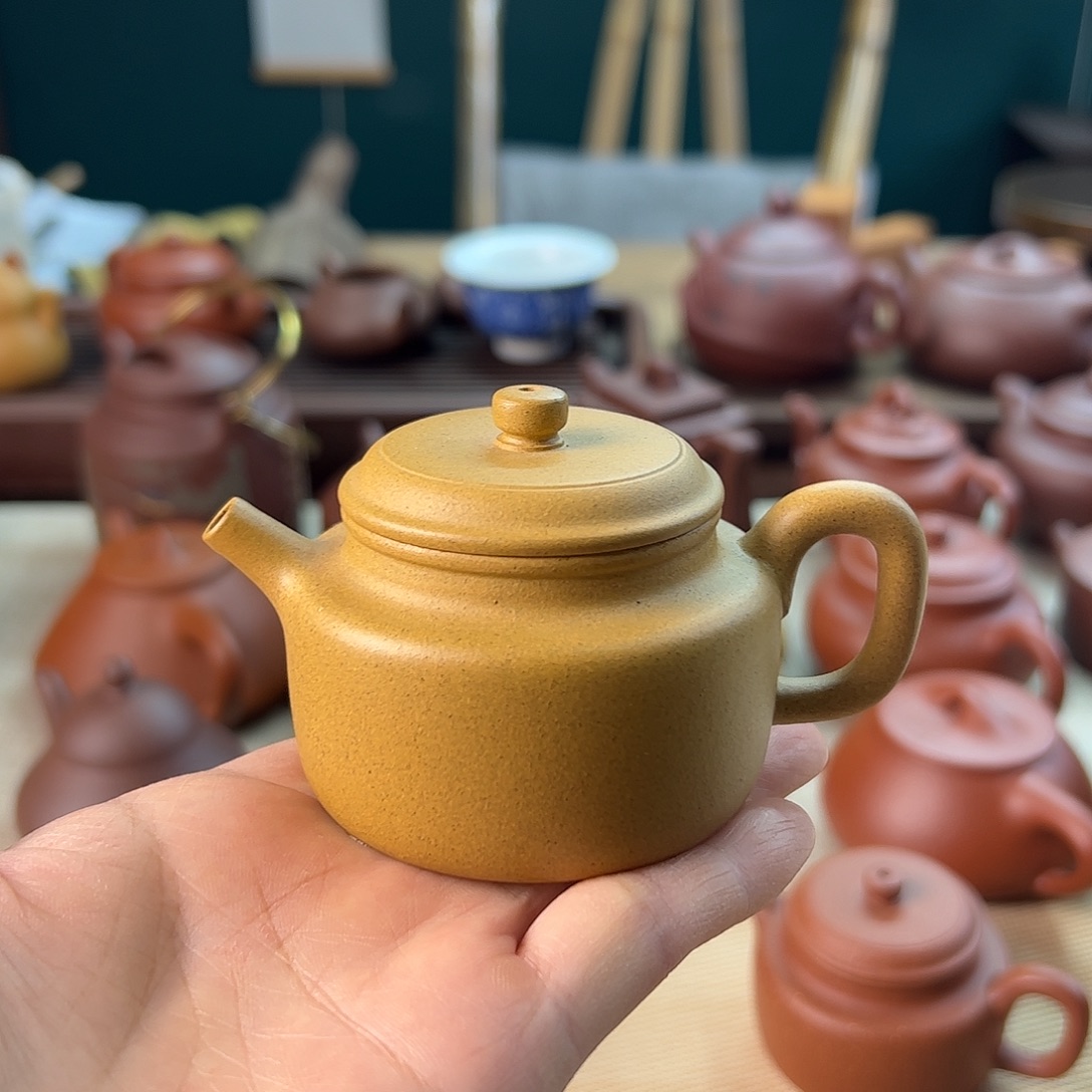 紫砂茶壶原矿泥料手工制作