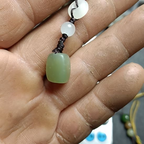 和田玉未镶嵌车挂