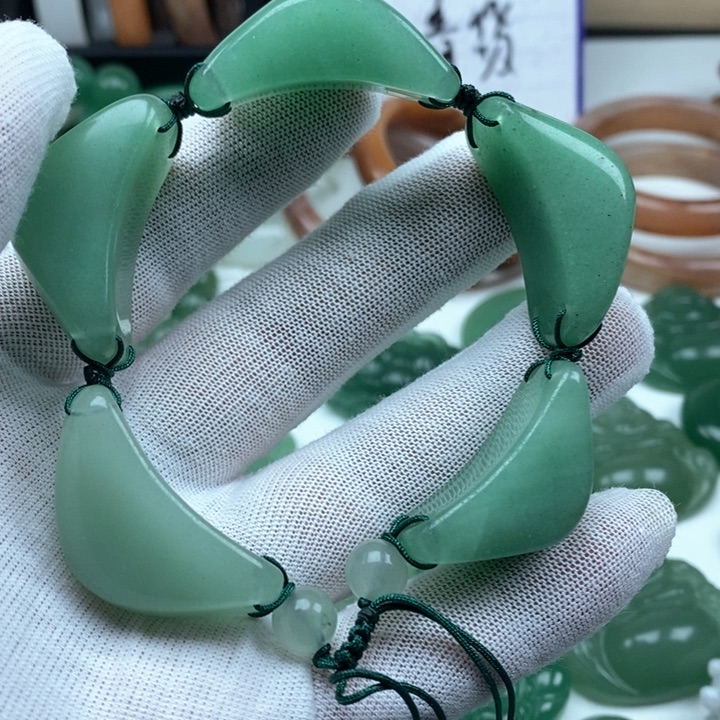 未镶嵌东陵石颈饰