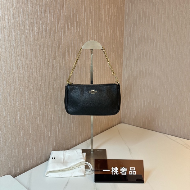 95新 COACH/蔻驰 一桃/蔻驰 黑金单肩麻将包