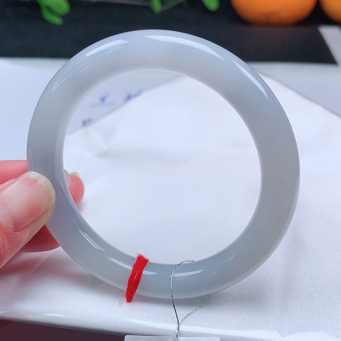 翡翠手镯未镶嵌55圈