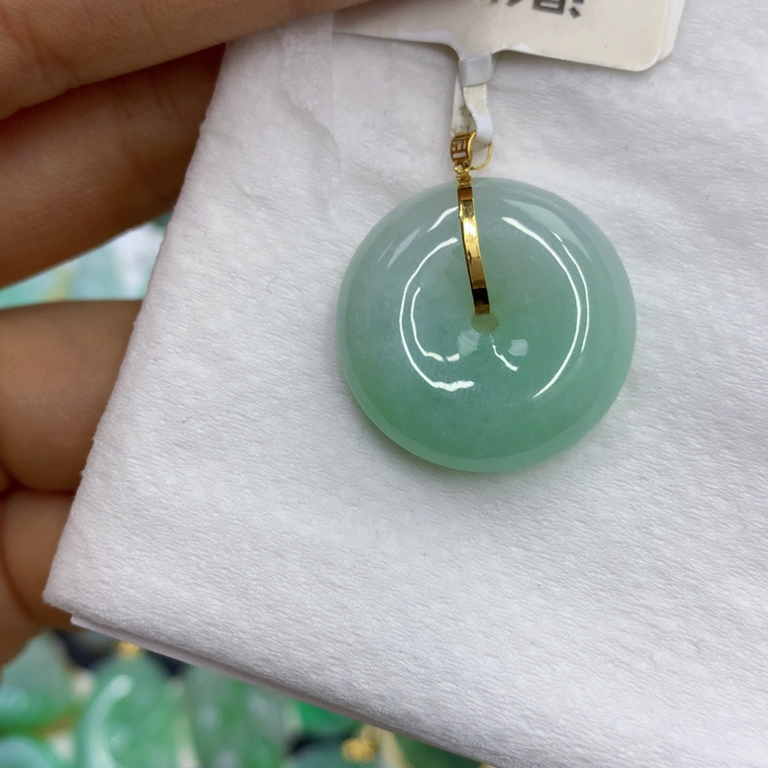 翡翠18K金镶嵌颈饰翡翠