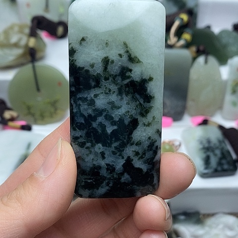 独山玉颈饰未镶嵌