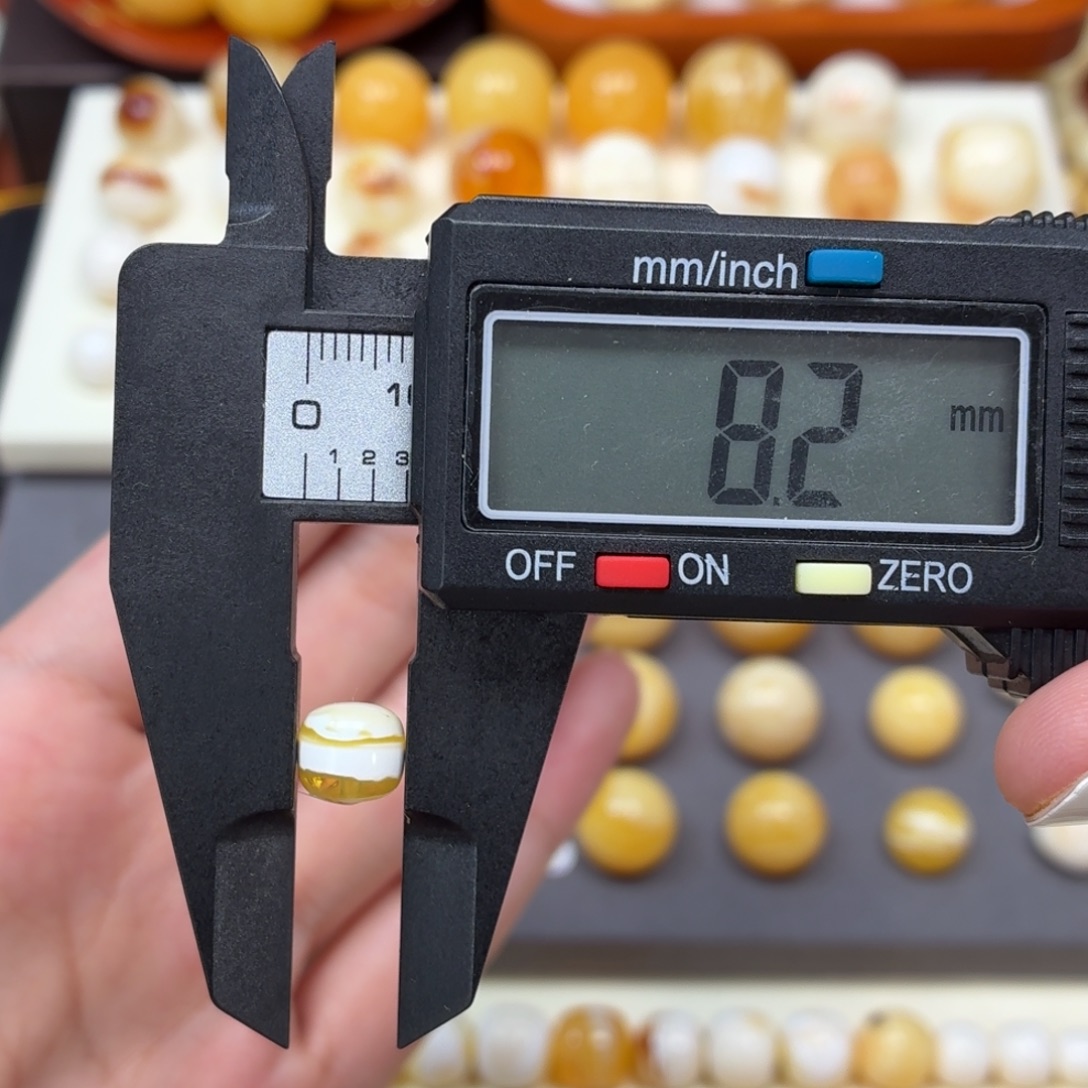 琥珀未镶嵌珠宝奇石俄料金漆白一线天老型8mm