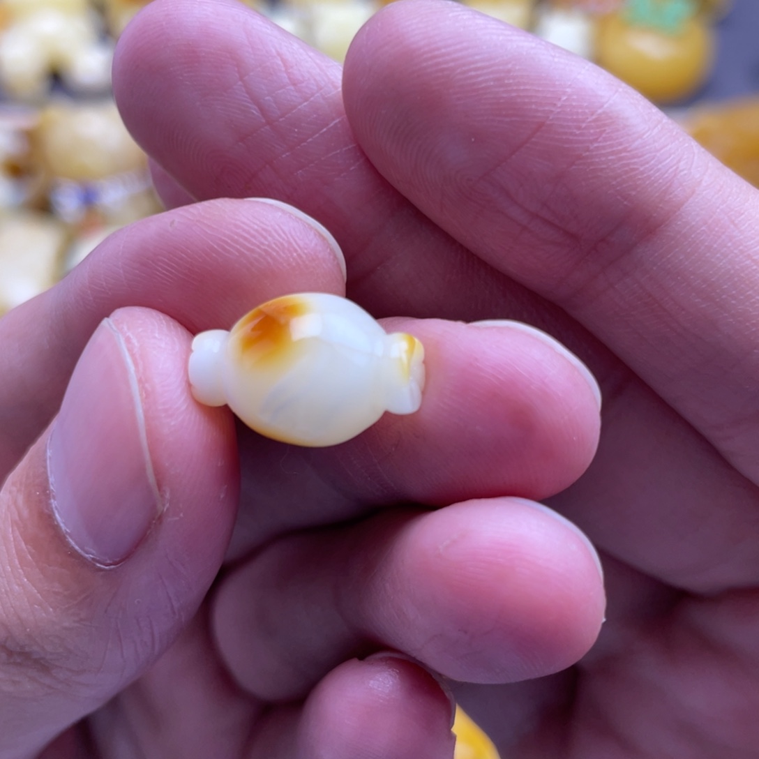 琥珀未镶嵌裸石蜜蜡