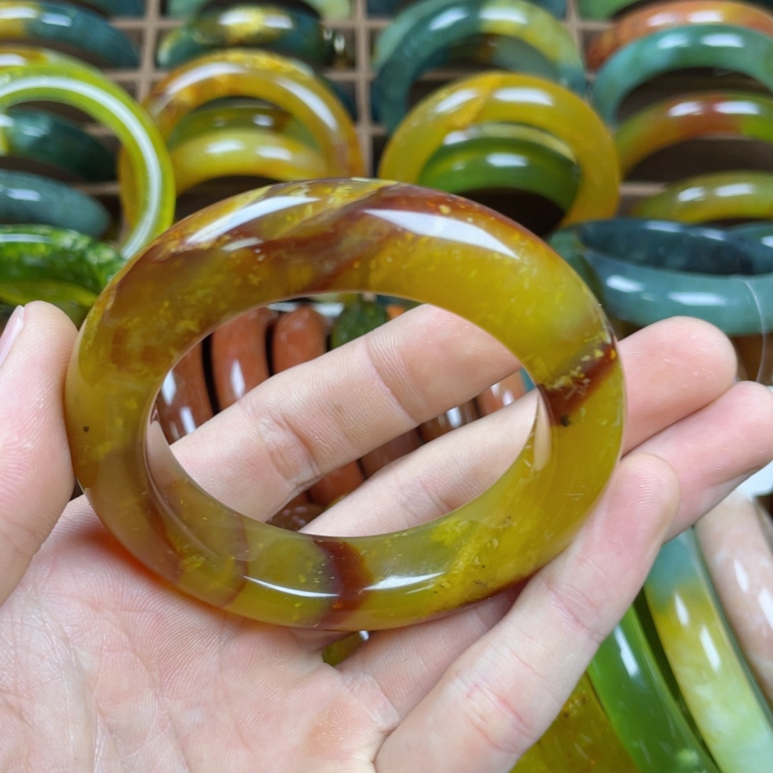 蛇纹石玉未镶嵌手镯