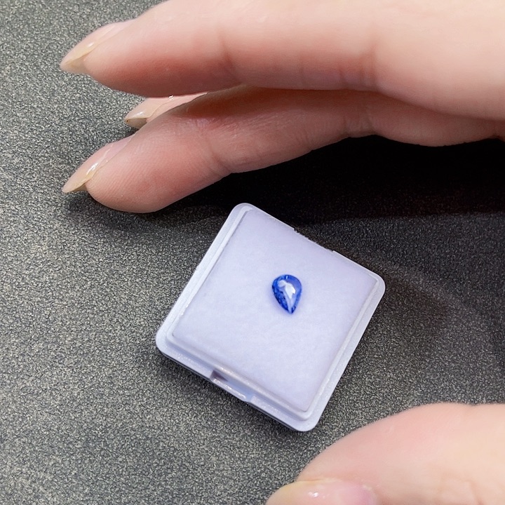 蓝宝石裸石未镶嵌