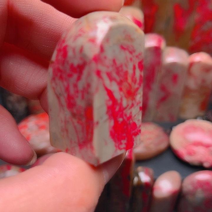 昌化鸡血石昌化鸡血石质地优良