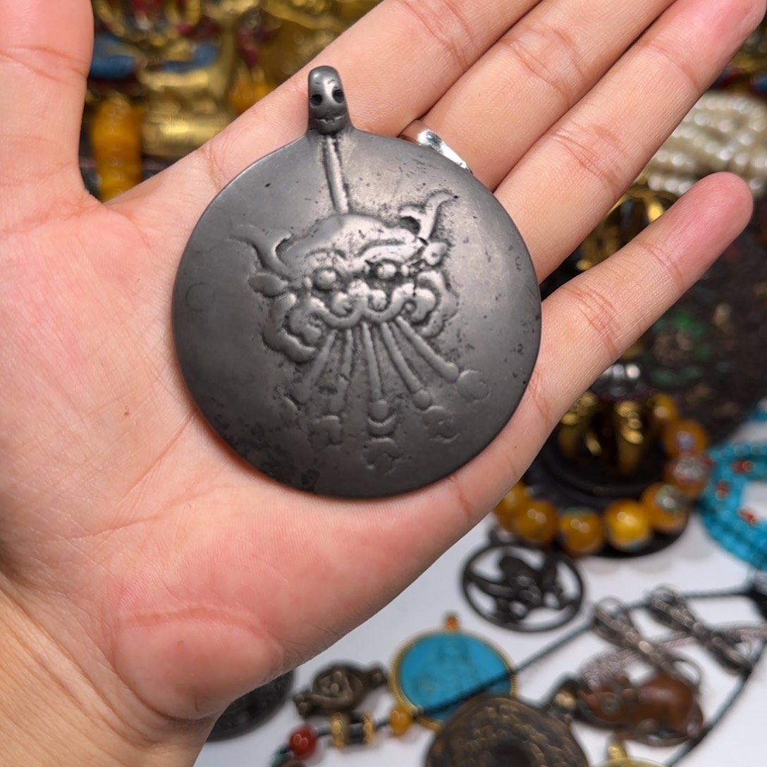 琉璃吊坠(赠链)L*x漂亮