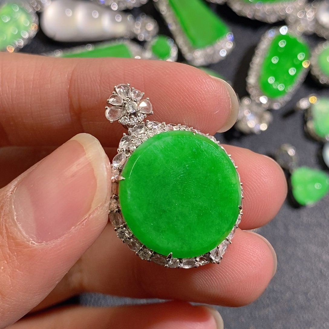 翡翠颈饰18K金镶嵌天然缅甸A货翡翠