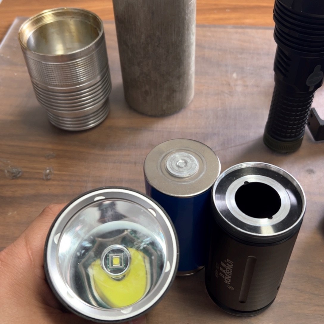 46950强光照射手电筒