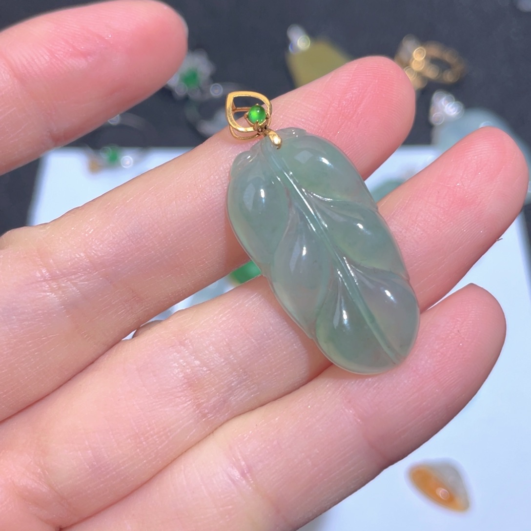 翡翠颈饰18K金镶嵌翡翠