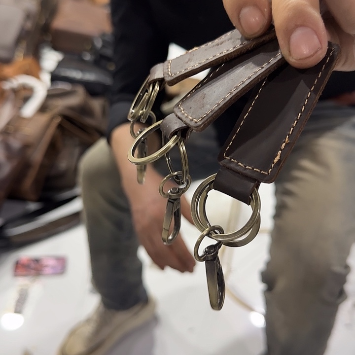 小牛皮（革）牛皮（革）头层牛皮钥匙扣