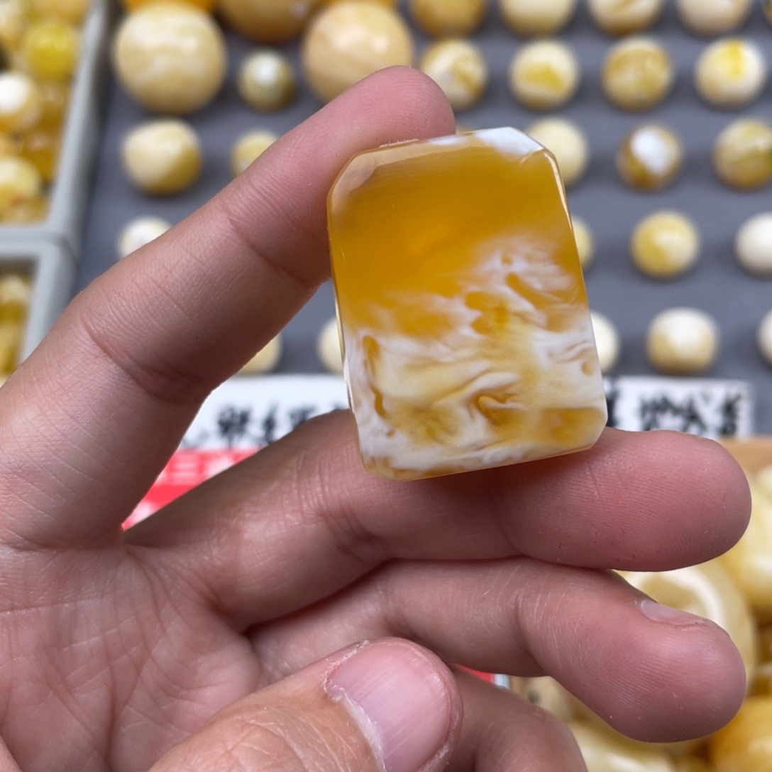 蜜蜡珠宝奇石未镶嵌