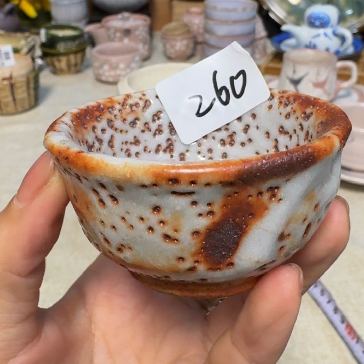 陶泥默认微瑕的一个杯子