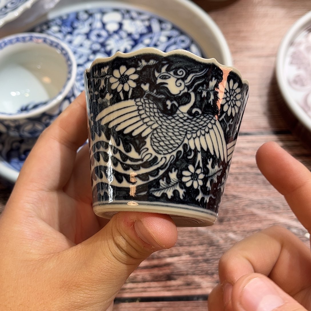 二号釉双风葵口杯