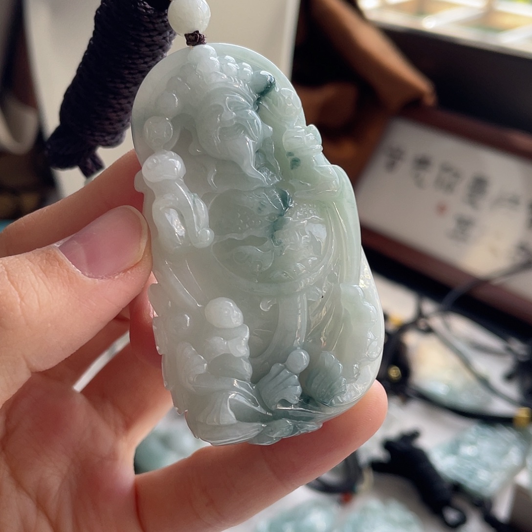 翡翠未镶嵌颈饰财神爷