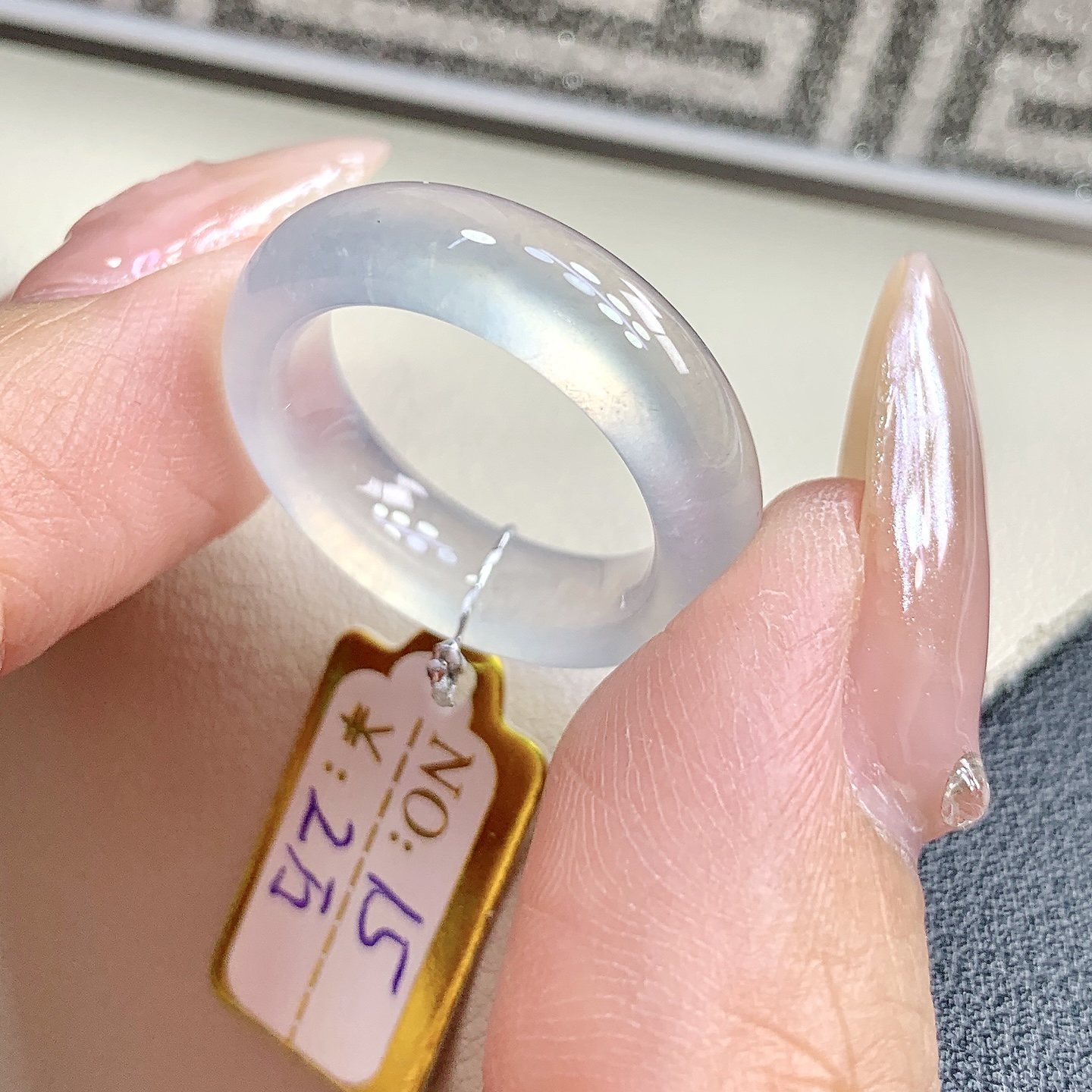 15号高冰白月光白冰缅甸翡翠戒圈 起杠光 尺寸17-6.1-4mm