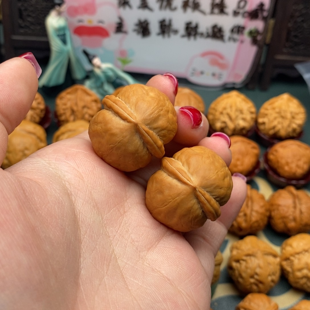 文玩核桃把件海豚