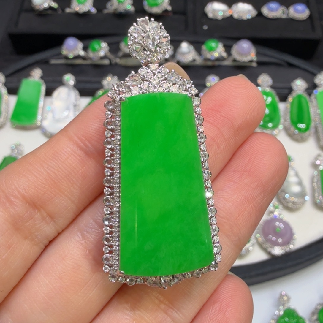 翡翠18K金镶嵌颈饰收到货48小时鉴赏期