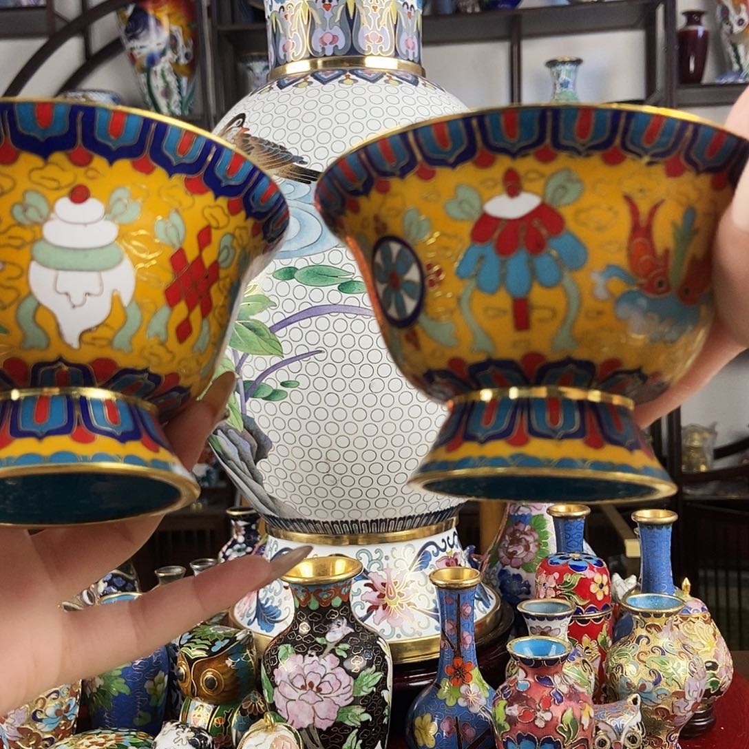 人***路铜两个帝王黄的供碗