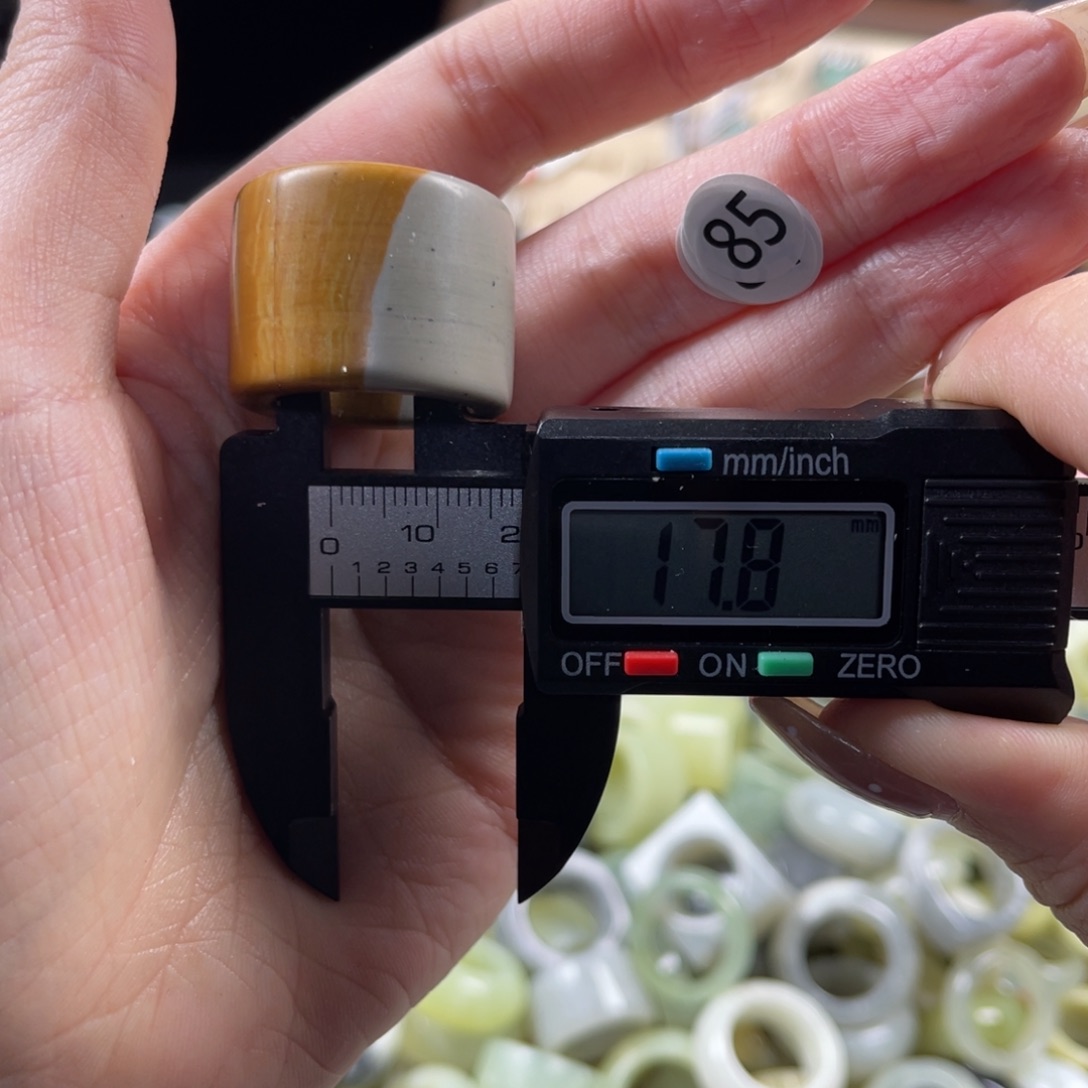 蛇纹石玉未镶嵌戒指